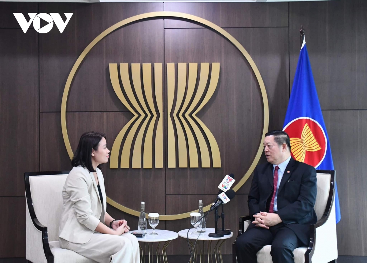 tong_thu_ky_asean_kao_kim_hourn_trong_cuoc_tra_loi_phong_van_bao_chi_viet_nam_truoc_them_hoi_nghi_cap_cao_asean.jpg