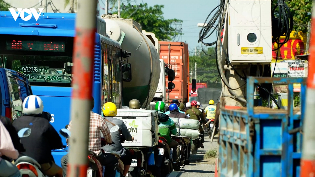 tp.hcm_-_noi_am_anh_xe_container_trong_noi_thanh.00_00_37_20.still002.jpg