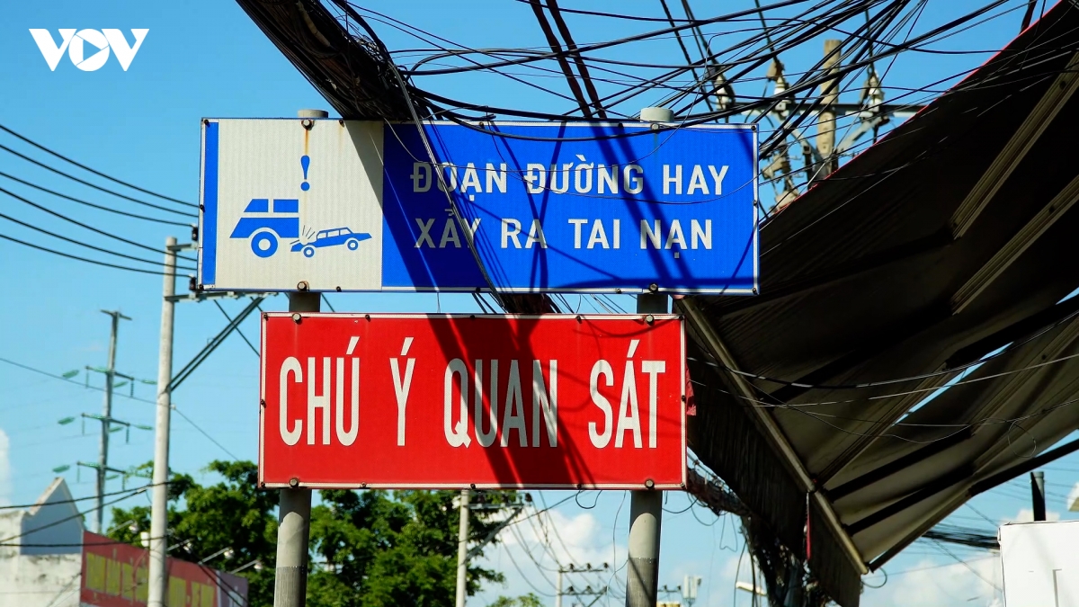 tp.hcm_-_noi_am_anh_xe_container_trong_noi_thanh.00_01_16_14.still003.jpg