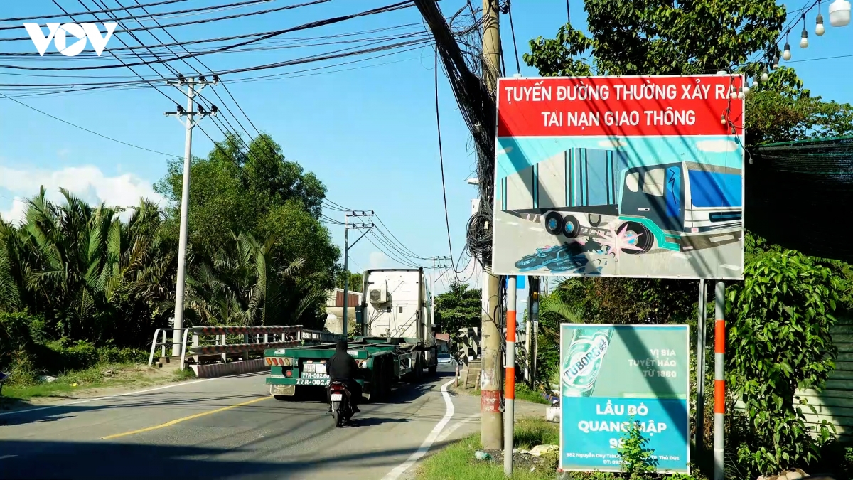 tp.hcm_-_noi_am_anh_xe_container_trong_noi_thanh.00_01_42_11.still004.jpg