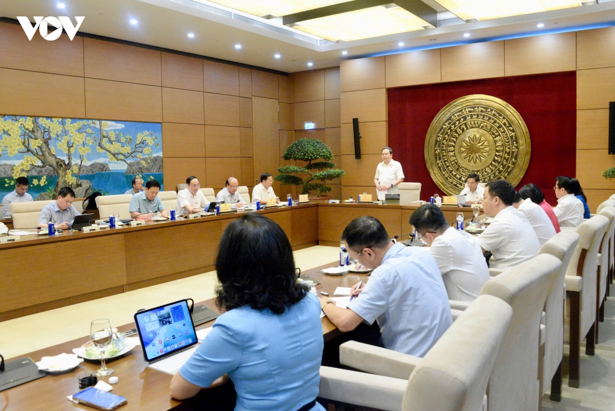 tran_thanh_man_giam_sat_4.jpg