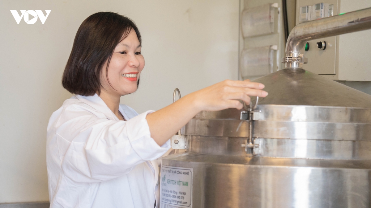 ts_quyen_dang_van_hanh_thiet_bi_chung_cat_tinh_dau_tai_phong_thi_nghiem.jpg