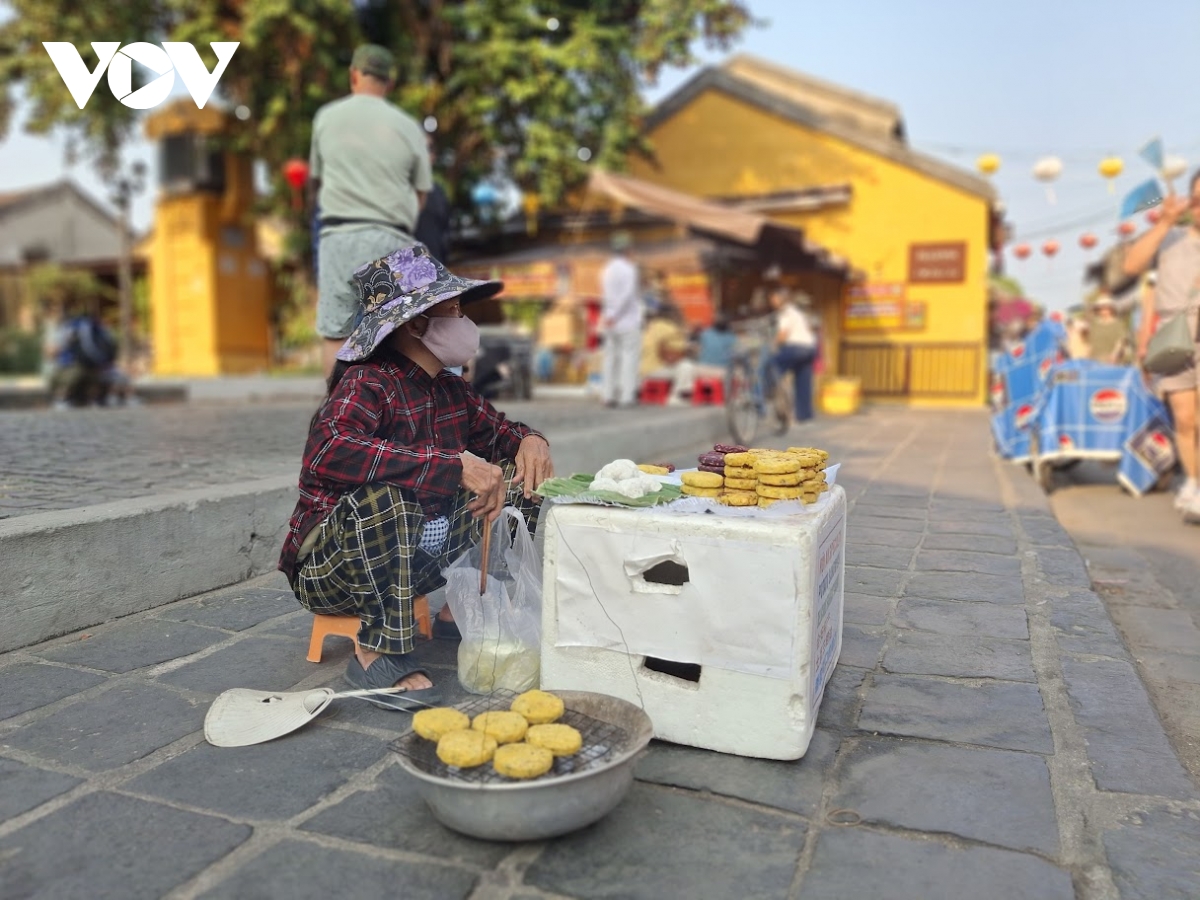 via_he_thong_thoang_va_noi_lo_cua_nhung_nguoi_ban_hang_rong_khi_cam_buon_ban.jpg