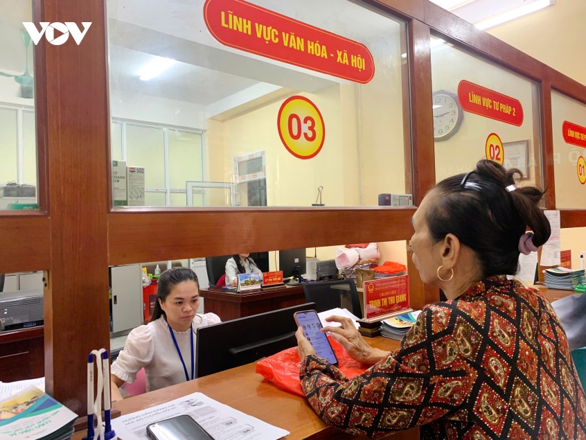 viec_ung_dung_cong_nghe_so_giup_nguoi_dan_thuc_hien_thu_tuc_hanh_chinh_thuan_tien_hon.jpg