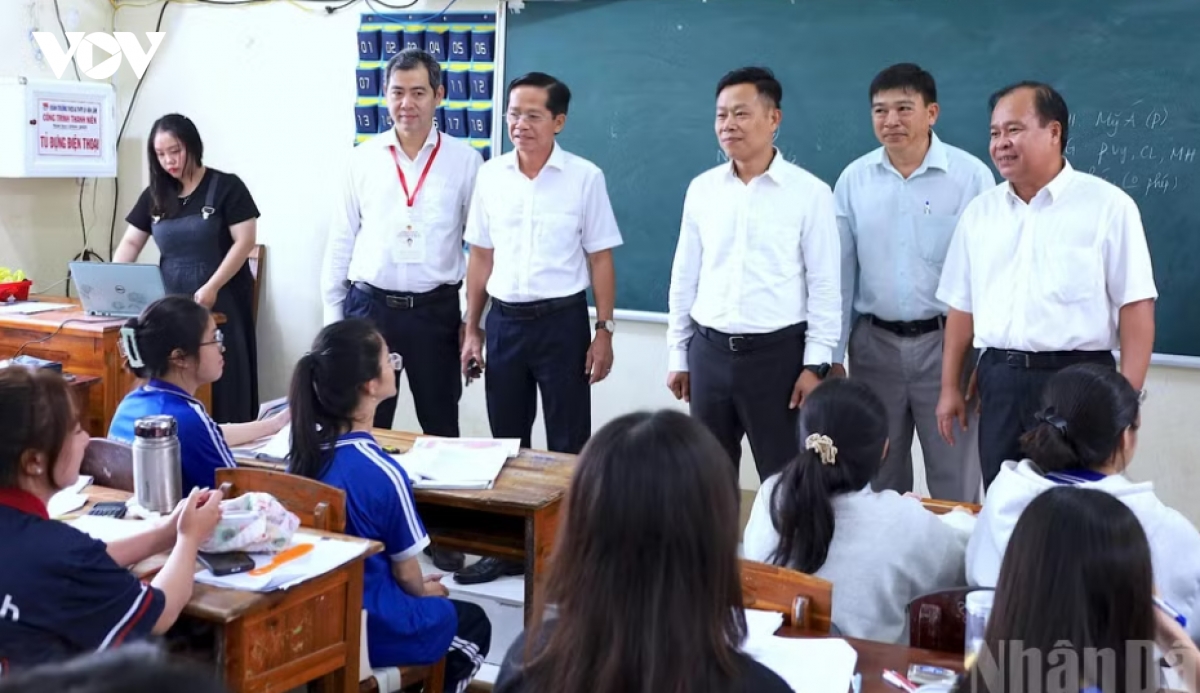 1 Đoàn công tác của Bộ Giáo dục - Đào tạo kiểm tra công tác chuẩn bị thi tại Cà Mau..png