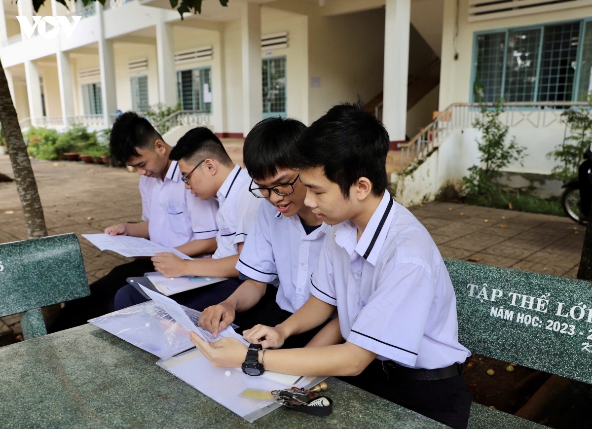 1-6 tot nghiep 1.jpg