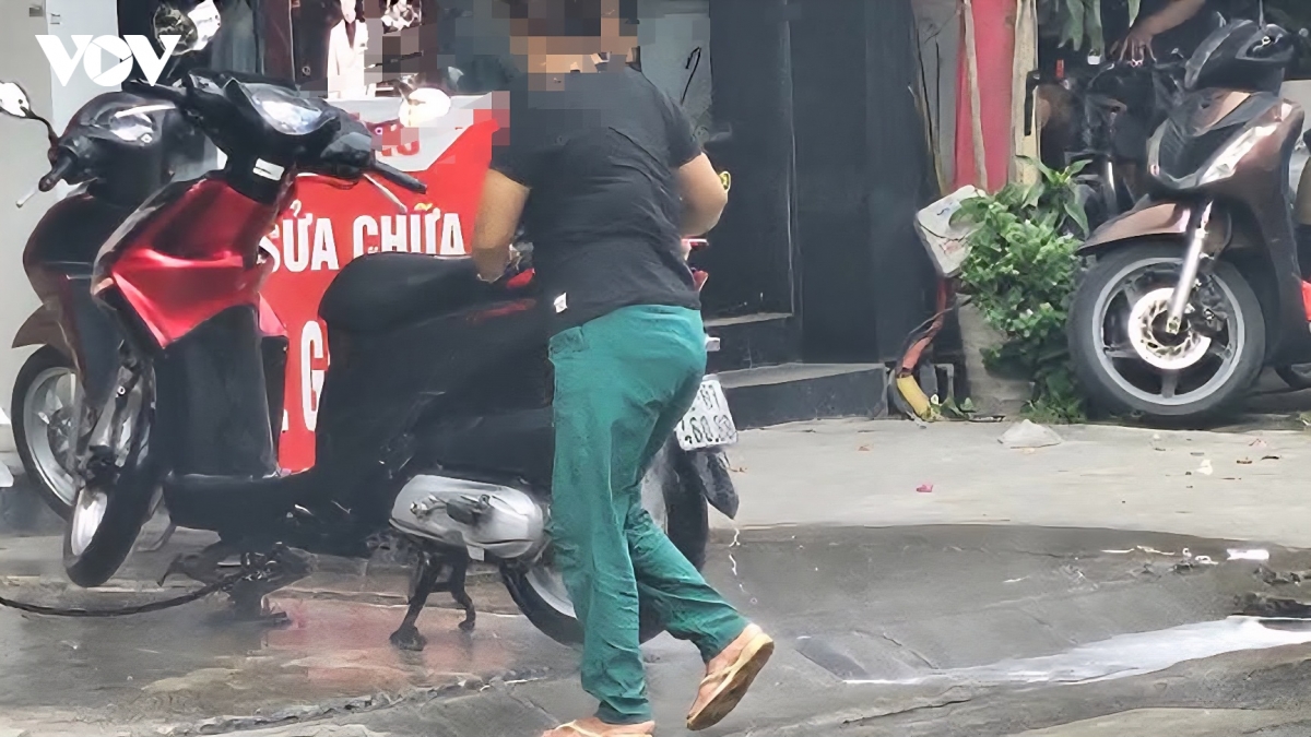 Nhà đối diện vỉa hè chắc chắn làm gì cũng tiện lợi