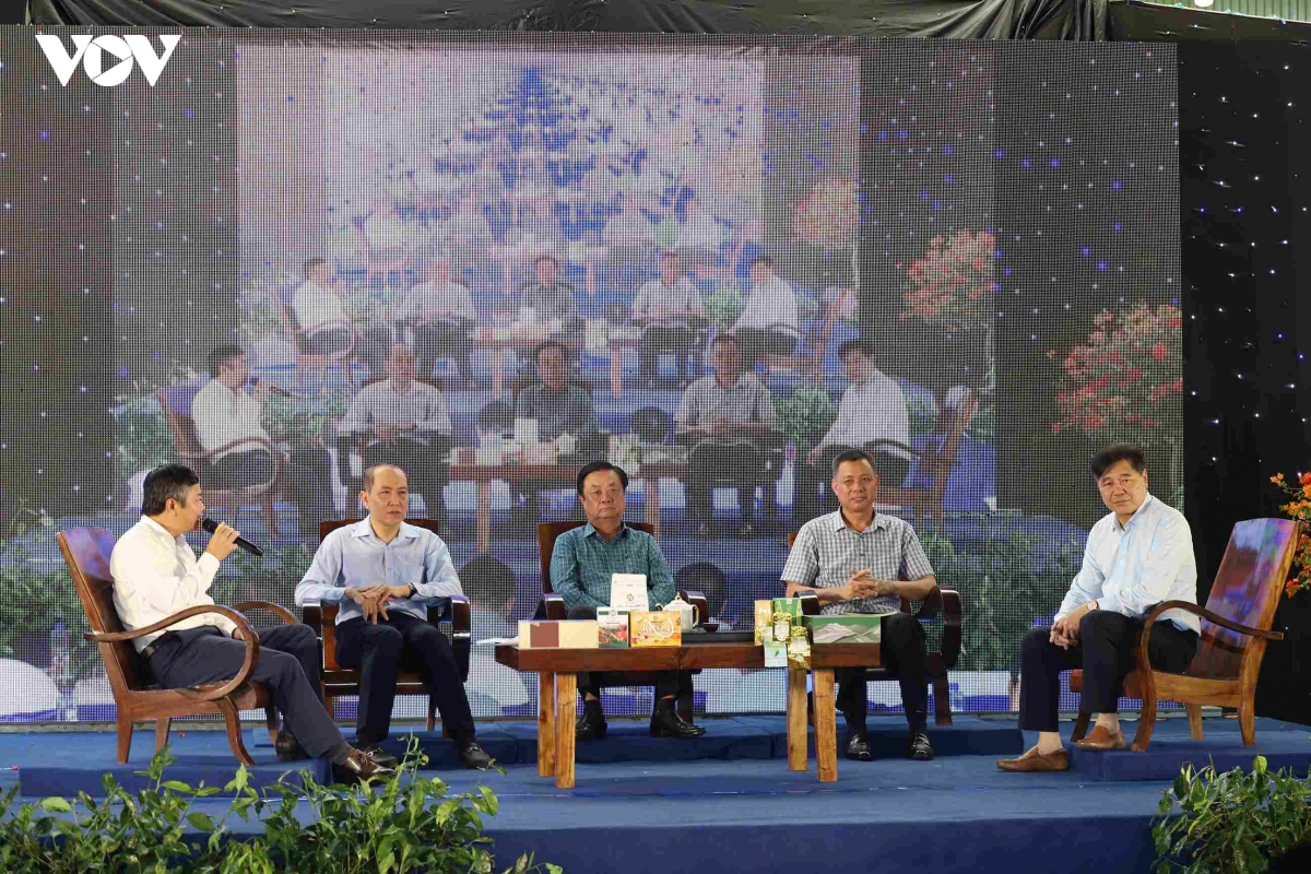 2._cac_dai_bieu_trao_doi_ve_nhung_thach_thuc_trong_xay_dung_nguoi_nong_dan_chuyen_nghiep.jpg