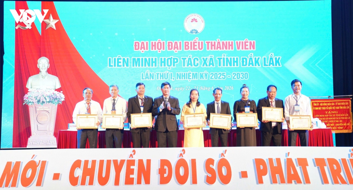 23-6_kinh_te_tap_the_4.jpg