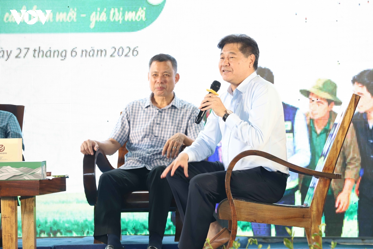 3._pho_giao_su_tien_si_le_quoc_thanh_giam_doc_trung_tam_khuyen_nong_quoc_gia_phat_bieu_tai_cuoc_toa_dam.jpg