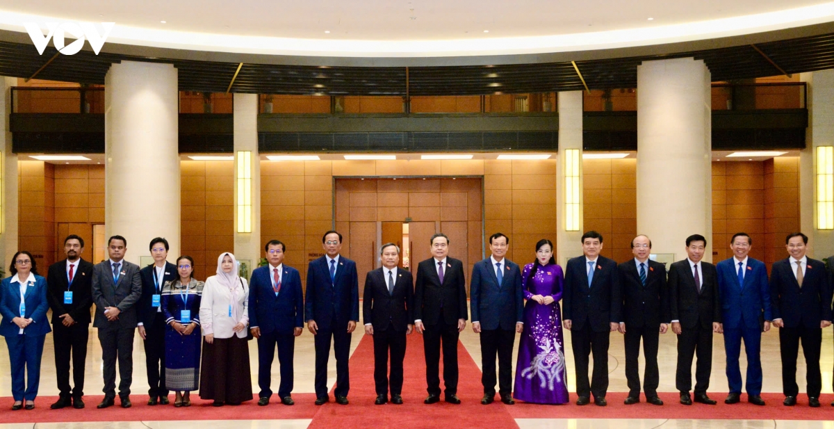 9-6_ctqh_tiep_lanh_dao_tp_asean_7.jpg