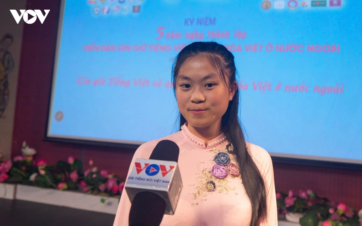 Dang Thao Phuong, Viet kieu Ba Lan, hoc sinh goc Viet yeu tieng Viet -vov.jpg