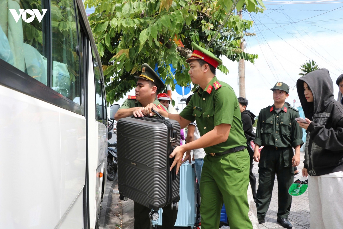 an_giang_tiep_suc_mua_thi_dong_hanh_cung_si_tu_dao_kien_hai2.jpg