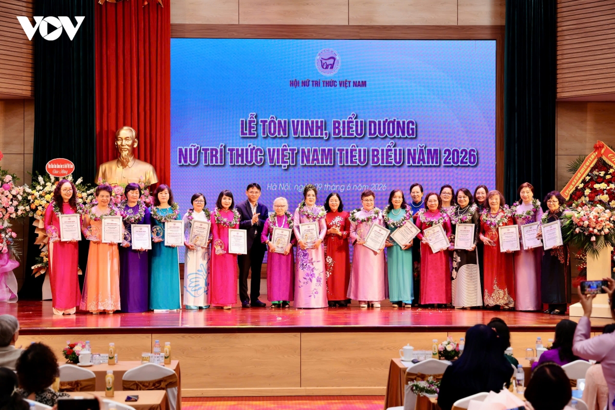 ba_bui_thi_minh_hoai_du_le_ton_vinh_va_bieu_duong_nu_tri_thuc_viet_nam_tieu_bieu_nam_2026_1.jpg