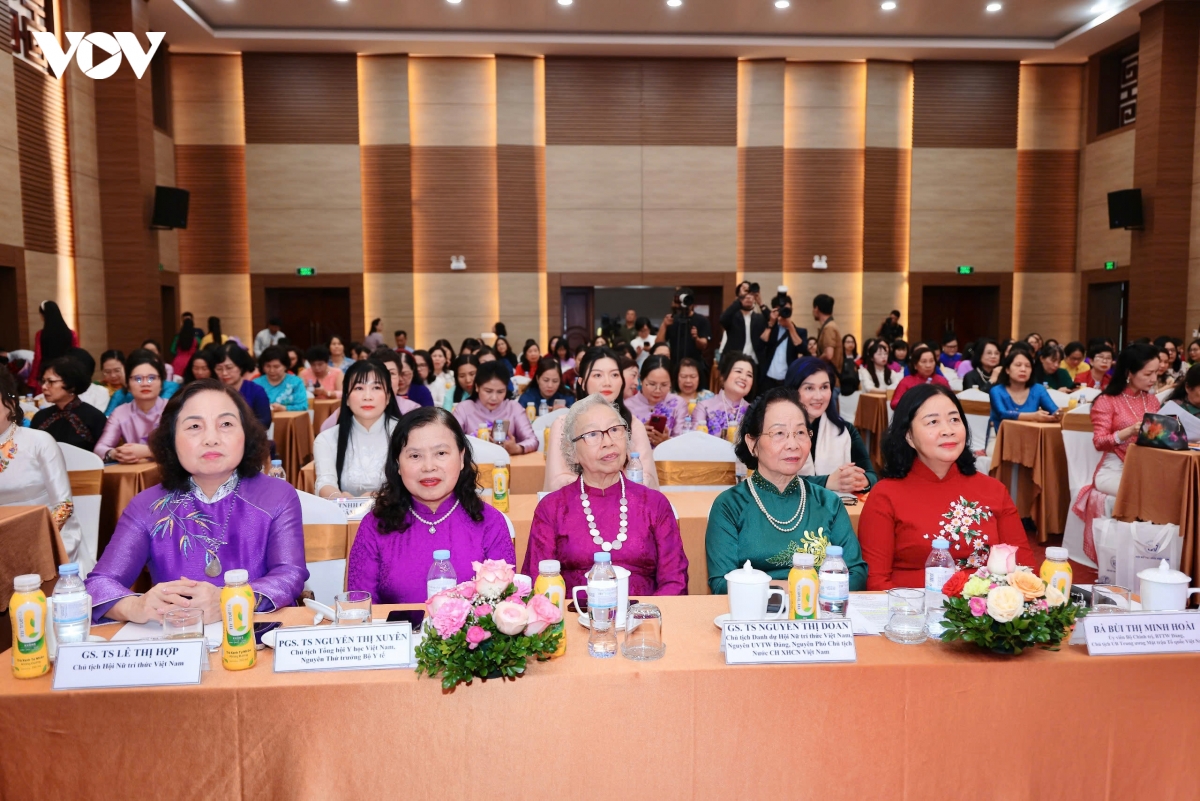 ba_bui_thi_minh_hoai_du_le_ton_vinh_va_bieu_duong_nu_tri_thuc_viet_nam_tieu_bieu_nam_2026_5.jpg
