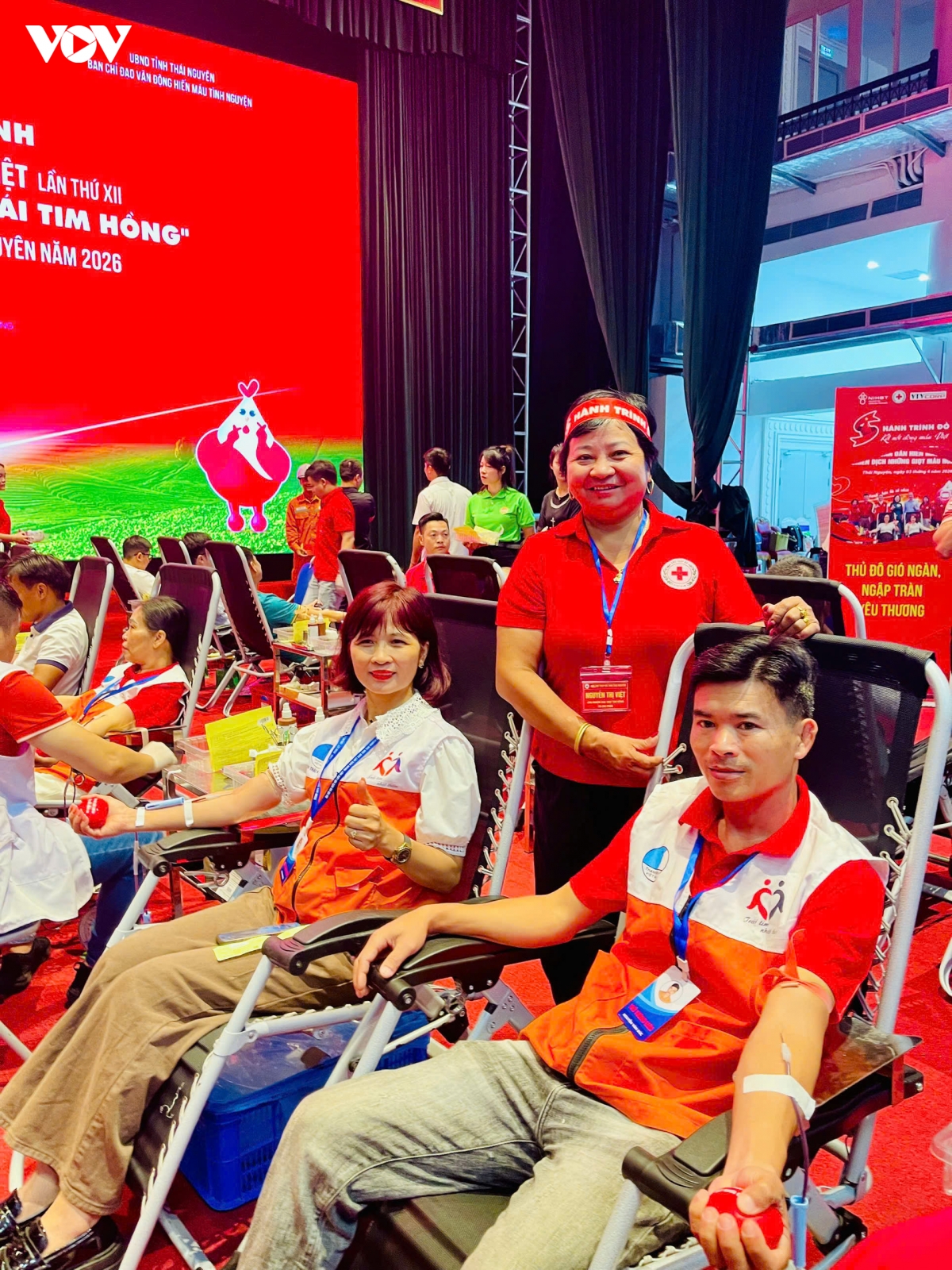 ba_nguyen_thi_viet_cung_cac_thanh_vien_clb_trai_tim_hong_xa_dai_phuc_.jpg