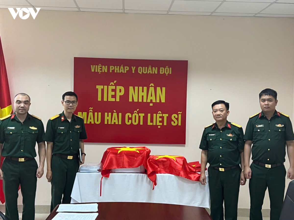 ban_giao_hai_cot_ls.jpg