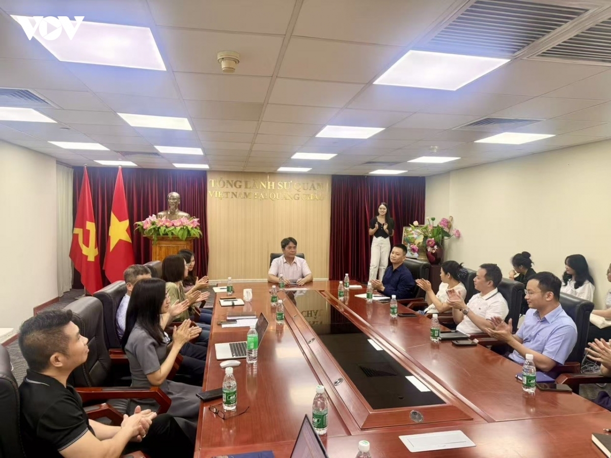 ban_nguyen_ngoc_diep_sinh_vien_viet_nam_tai_quang_chau_the_hien_ca_khuc_bai_hat_tuoi_tre_the_he_bac_ho.jpg