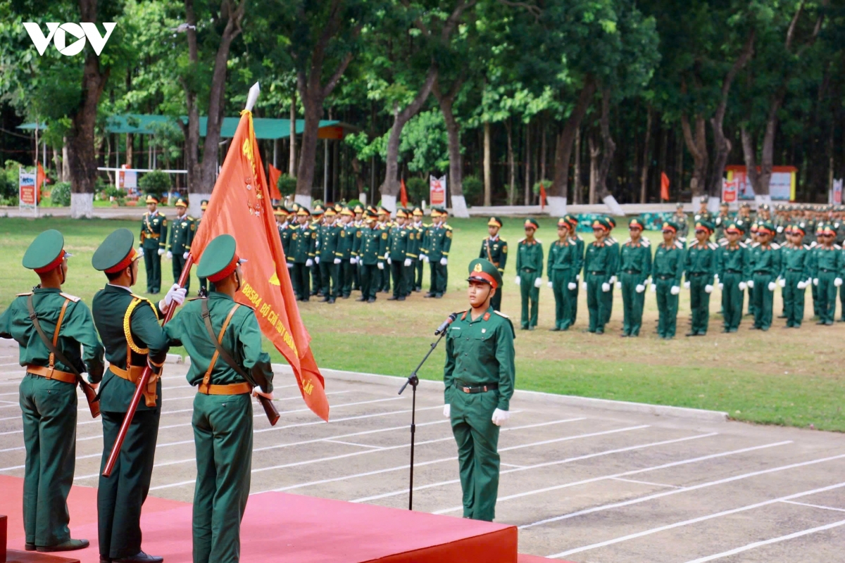 cac_chien_si_moi_doc_10_loi_the_danh_du_cua_quan_nhan_quan_doi_nhan_dan_viet_nam_20260610150108.jpeg