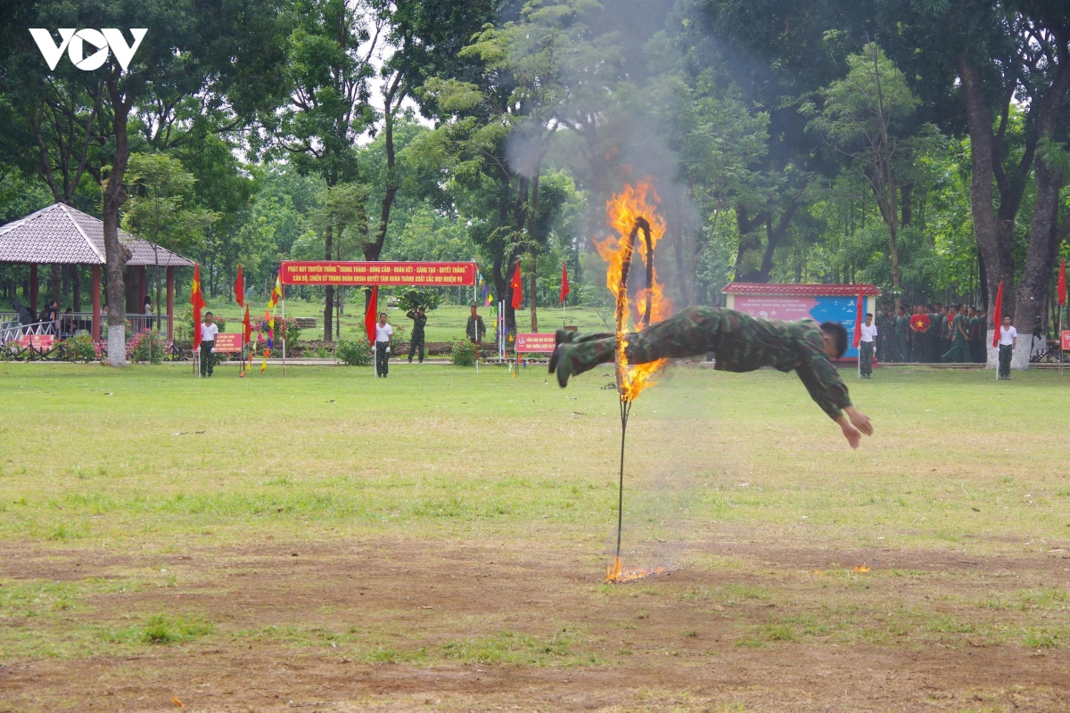 cac_chien_si_moi_tai_trung_doan_bo_binh_584_bo_chqs_tinh_dak_lak_bieu_dien_vo_thuat_20260610144117.jpeg