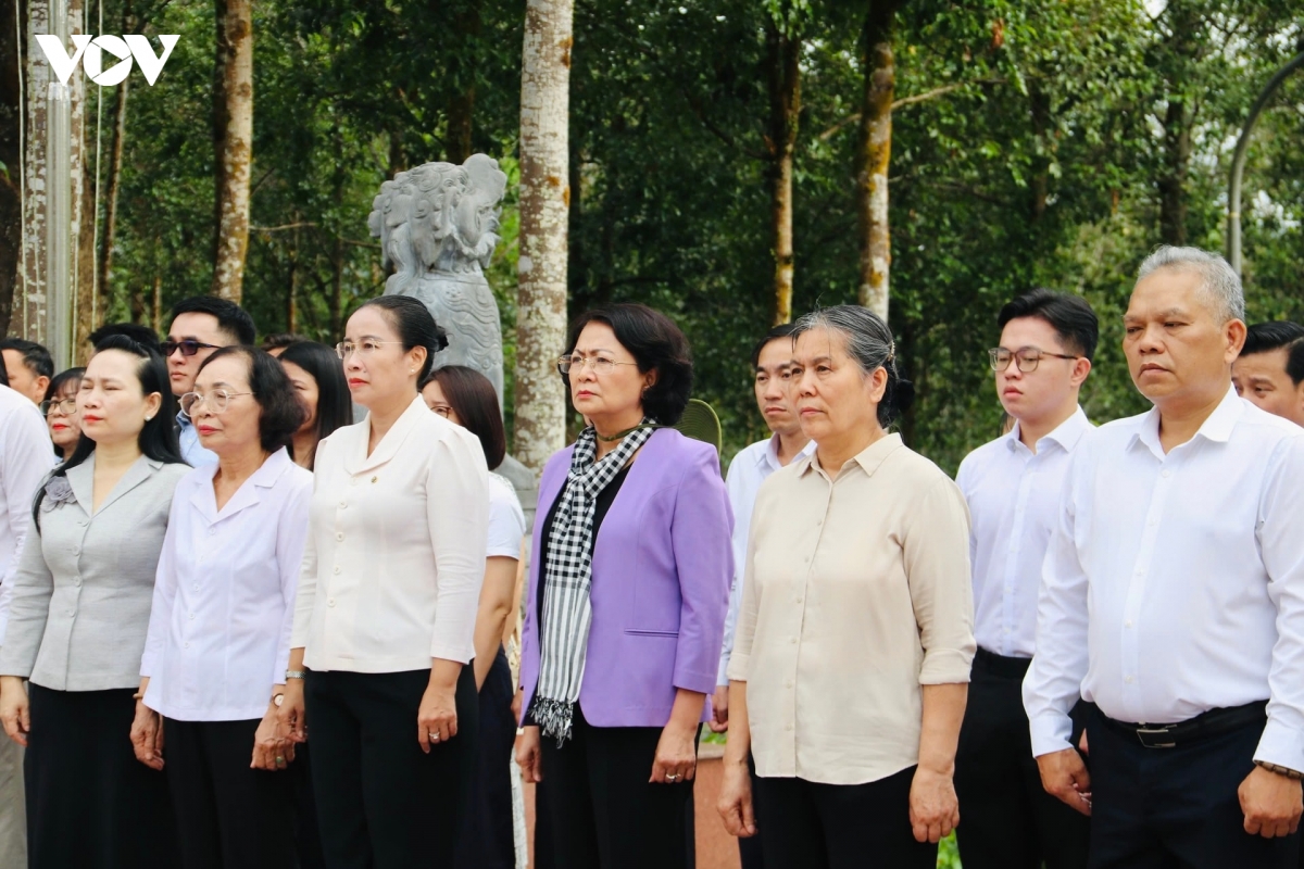 cac_dai_bieu_tham_du_le_dang_huong_tai_khu_di_tich_an_ninh_khu_5_tren_dia_ban_xa_tra_tan_tp_da_nang.jpeg