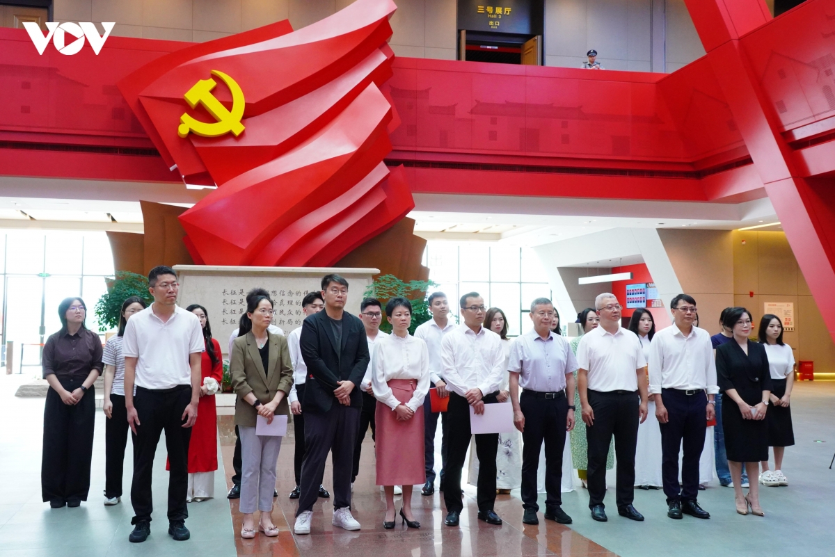 cac_dai_bieu_va_dai_dien_thanh_nien_hai_nuoc_viet_nam_-_trung_quoc_tham_du_le_khoi_dong_chuong_trinh_copy.jpg