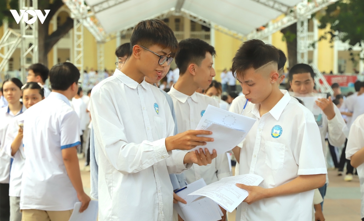 cac_thi_sinh_he_gdtx_truong_cd_than_khoang_san_viet_nam_cung_nhan_dinh_se_dat_muc_diem_phu_hop_kha_nang.jpg