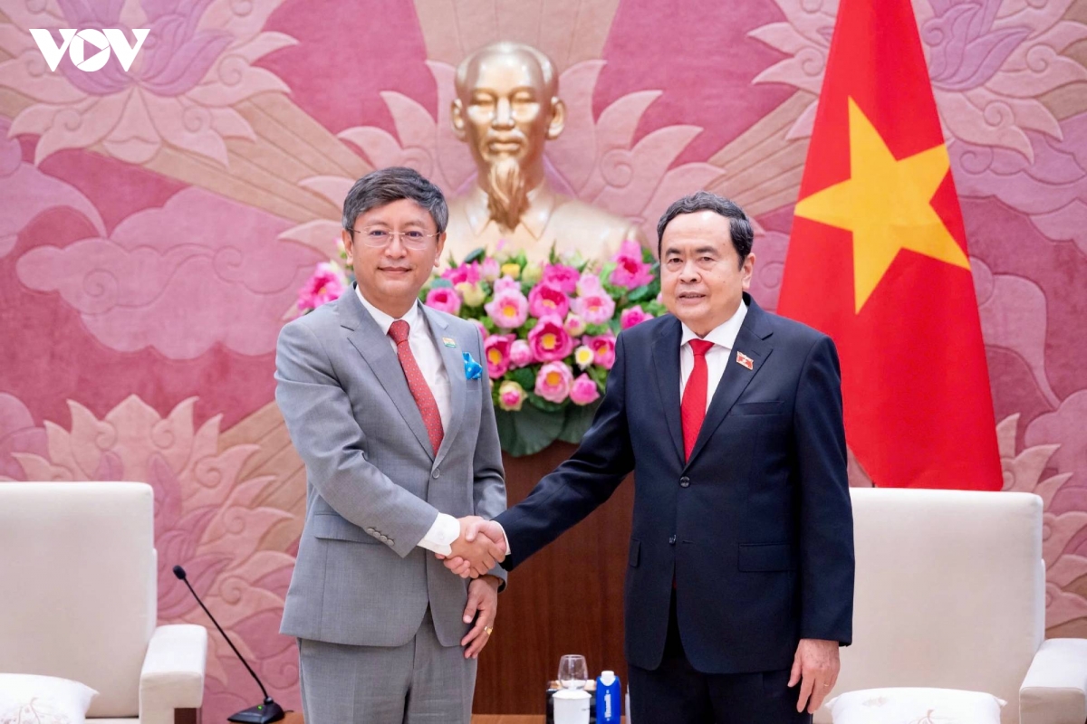 chu_tich_quoc_hoi_tiep_dai_su_an_do_1.jpg