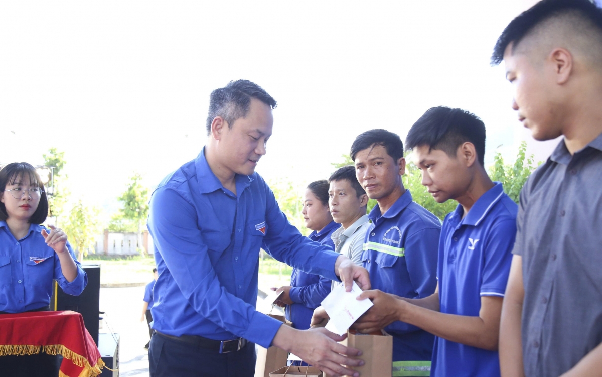 cong_nhan_anh_3.jpg
