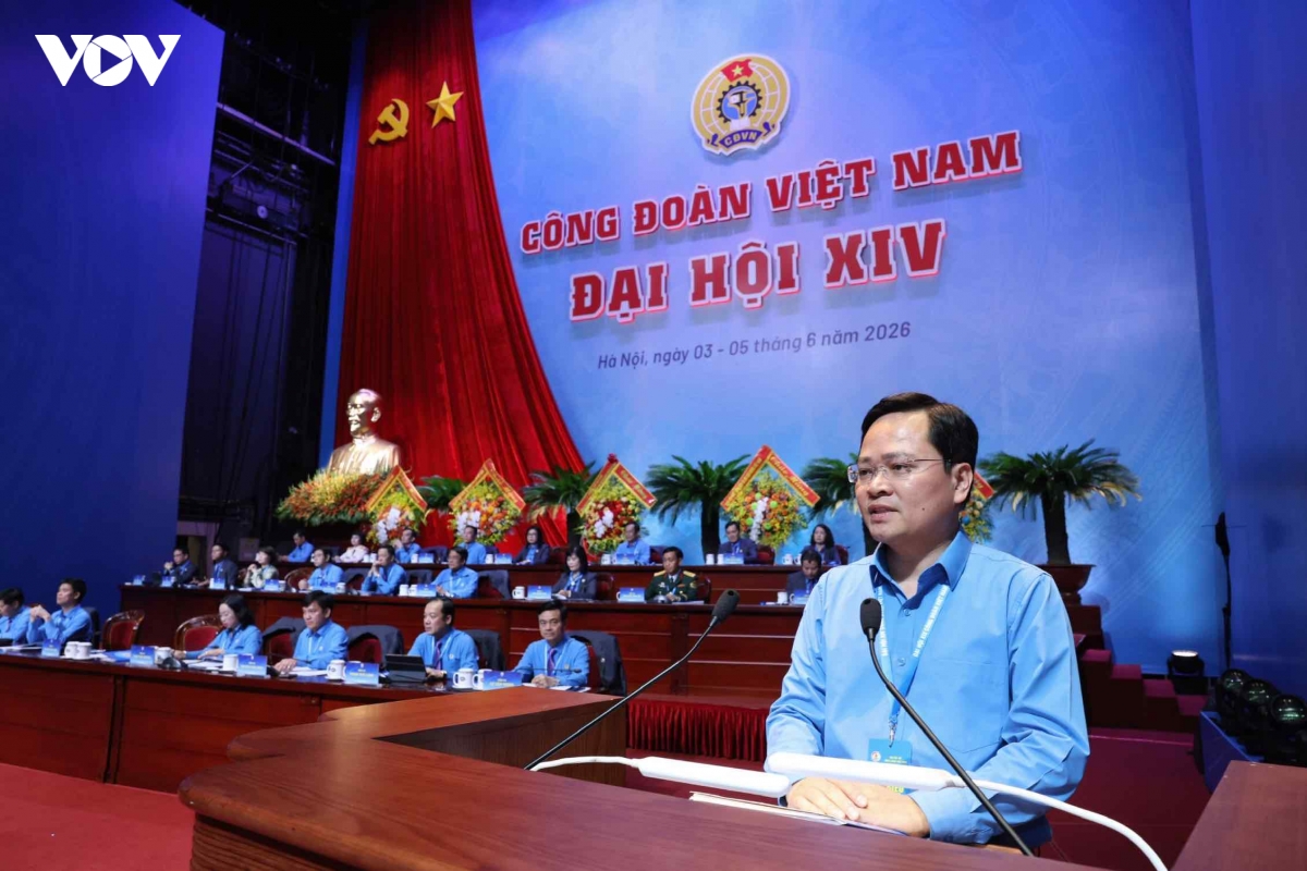 Ông Nguyễn Anh Tuấn - Ủy viên Trung ương Đảng, Phó Chủ tịch Ủy ban Trung ương Mặt trận Tổ quốc Việt Nam, Chủ tịch Tổng Liên đoàn Lao động Việt Nam phát biểu tại Đại hội