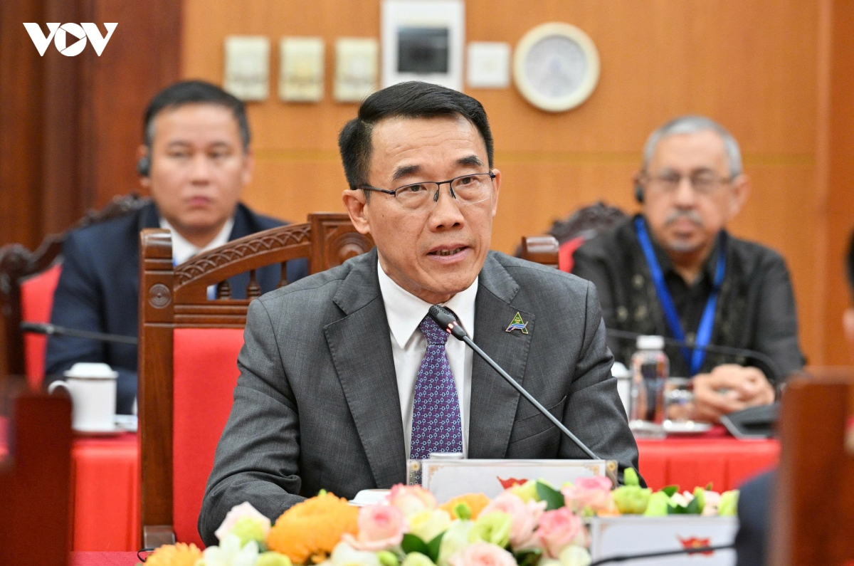 dai_dien_cac_chinh_dang_phat_bieu_tai_buoi_tiep.jpg
