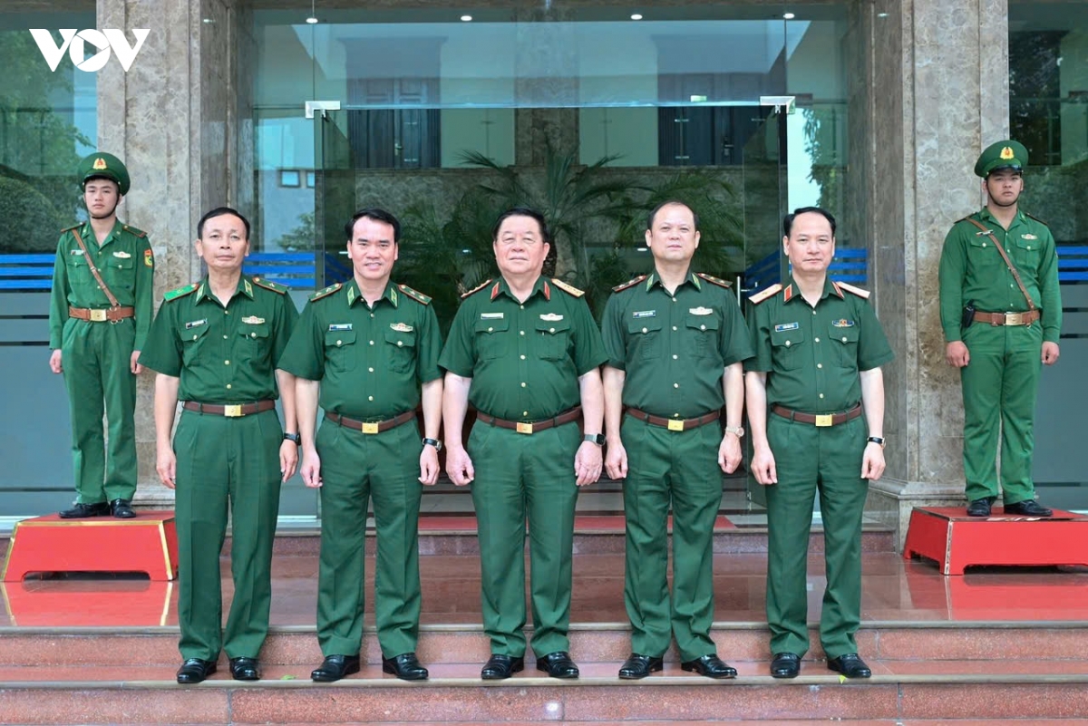 dai_tuong_nguyen_trong_nghia_lam_viec_voi_ban_thuong_vu_dang_uy_bo_doi_bien_phong_4.jpeg