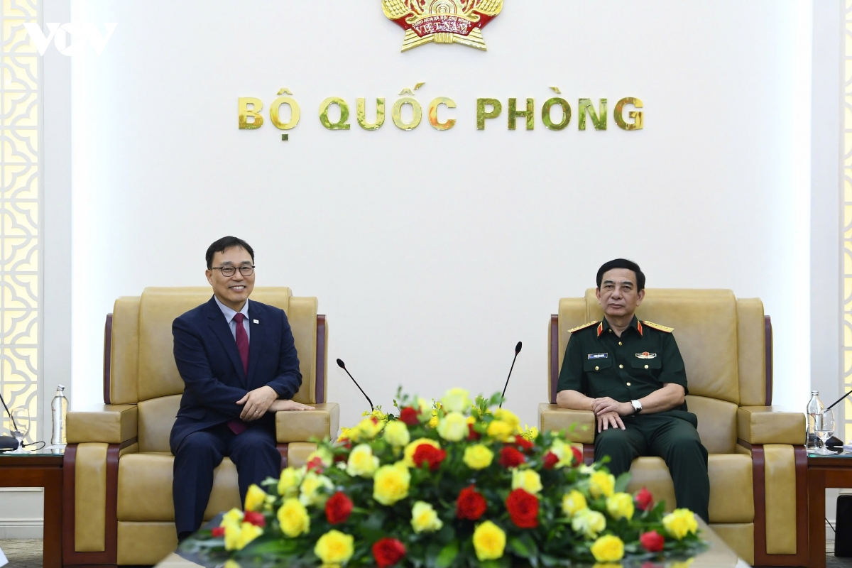dai_tuong_phan_van_giang_tiep_dai_su_han_quoc_tai_viet_nam.jpg