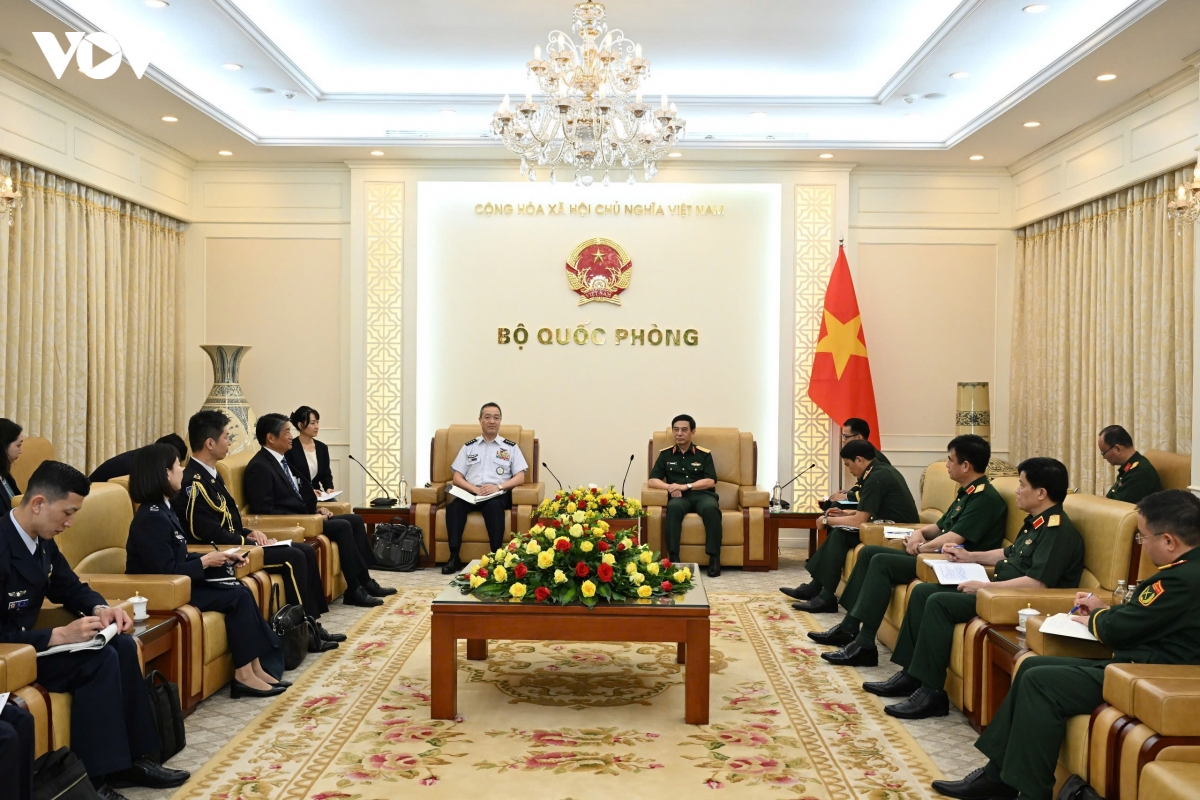 dai_tuong_phan_van_giang_tiep_dai_tuong_uchikura_hiroaki.jpg