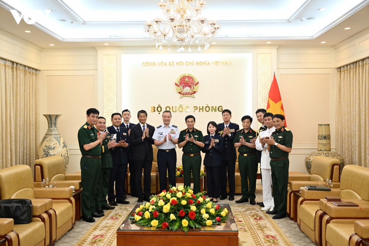 dai_tuong_phan_van_giang_tiep_dai_tuong_uchikura_hiroaki_2.jpg