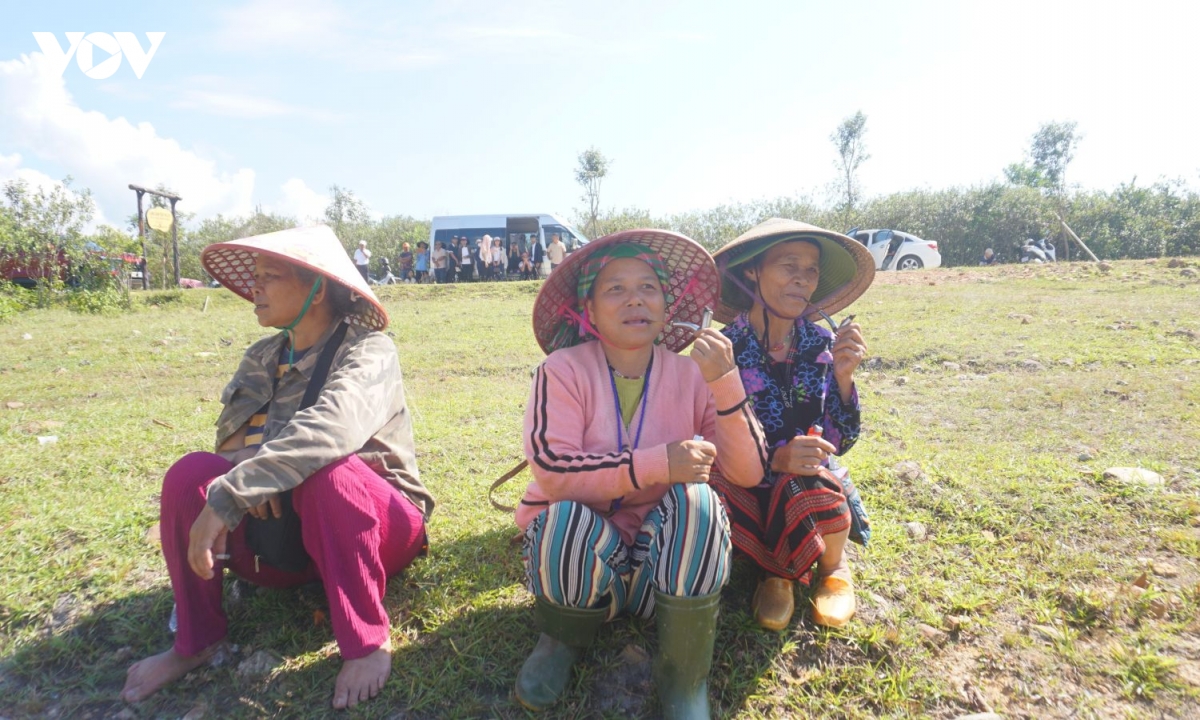 dong_bao_vung_cao_thanh_pho_hue.jpg
