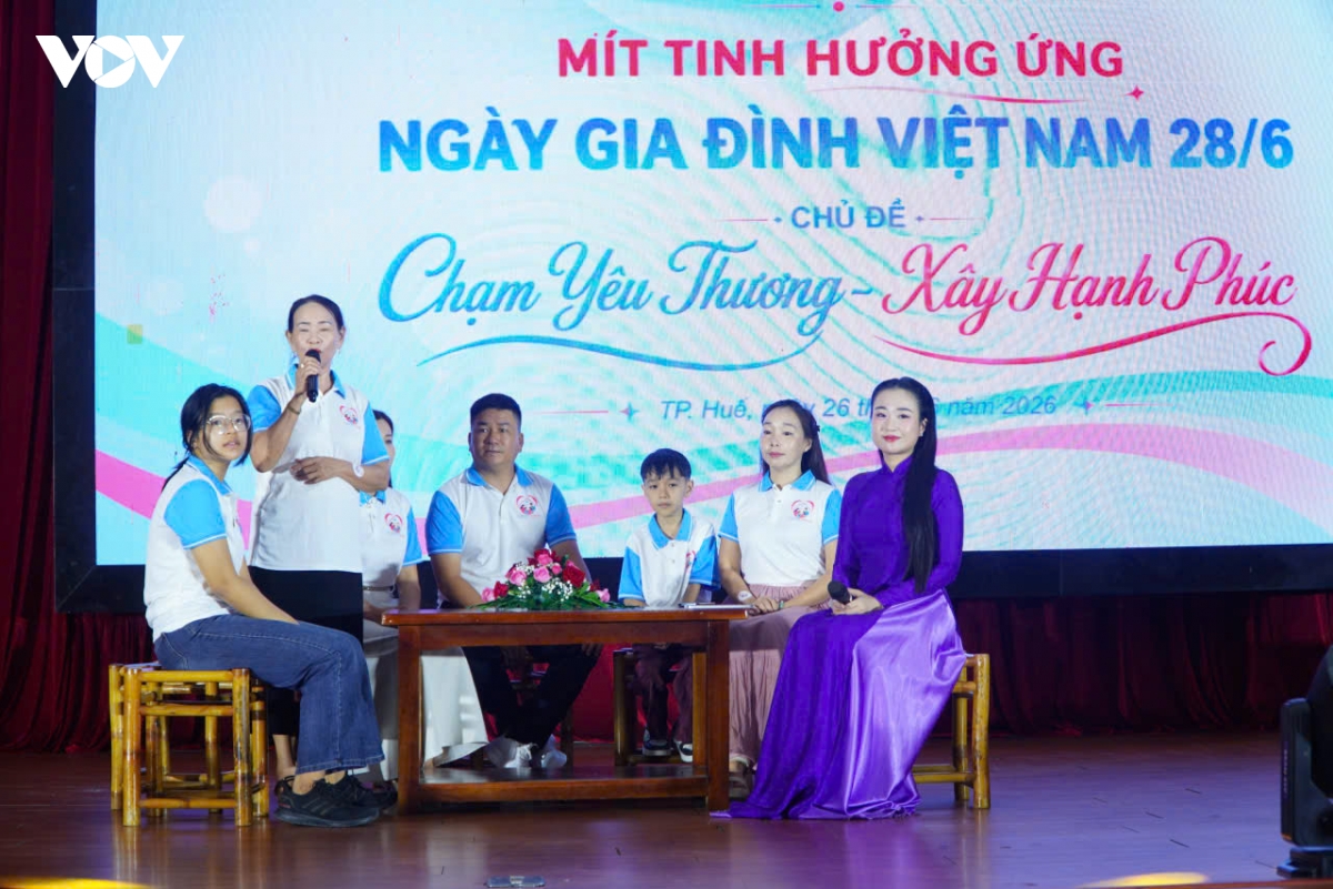 giao_luu_voi_cac_gia_dinh_tieu_bieu_dai_dien_cho_nhieu_mo_hinh_gia_dinh_trong_xa_hoi_hien_dai_20260626111247.jpg