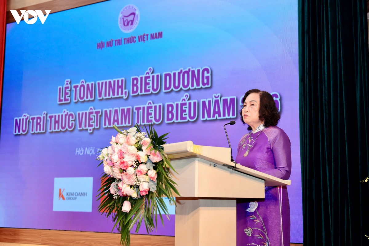 gs.ts_le_thi_hop_chu_tich_hoi_nu_tri_thuc_viet_nam.jpg