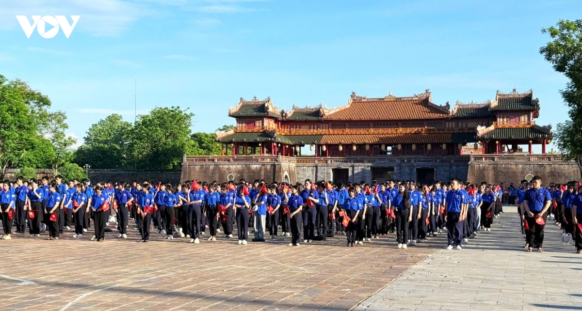 hon_2000_thanh_nien_tham_gia_khoi_dong_hanh_trinh_toi_yeu_to_quoc_toi_tai_hue_20260612094431.jpg