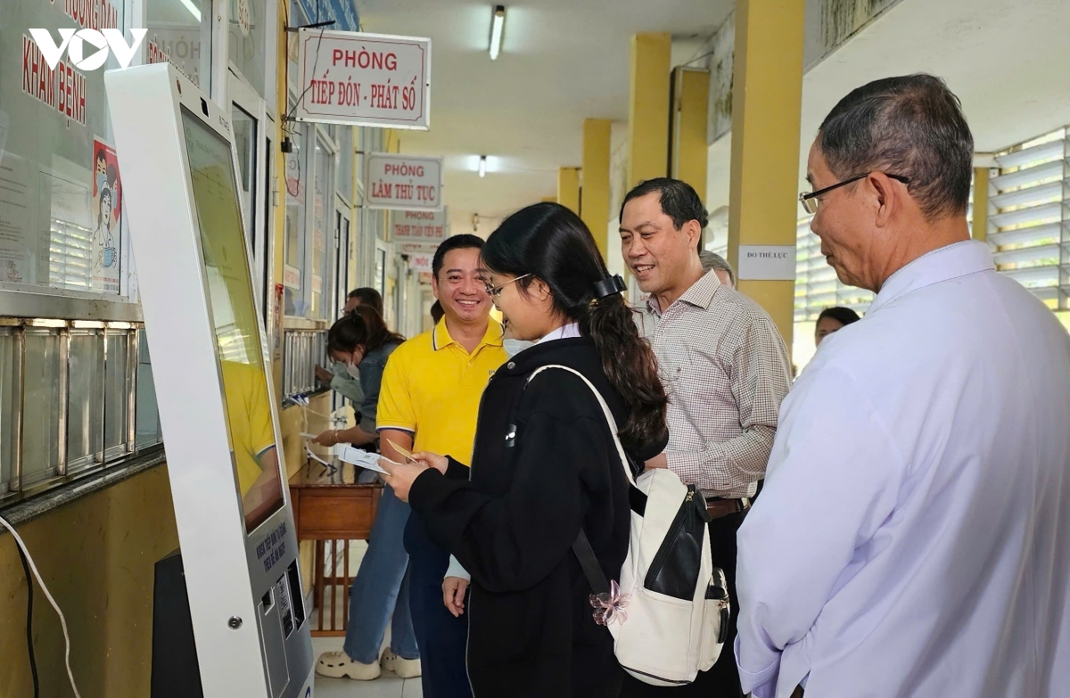 hue_day_manh_kham_suc_khoe_va_sang_loc_mien_phi_cho_nguoi_dan.jpg
