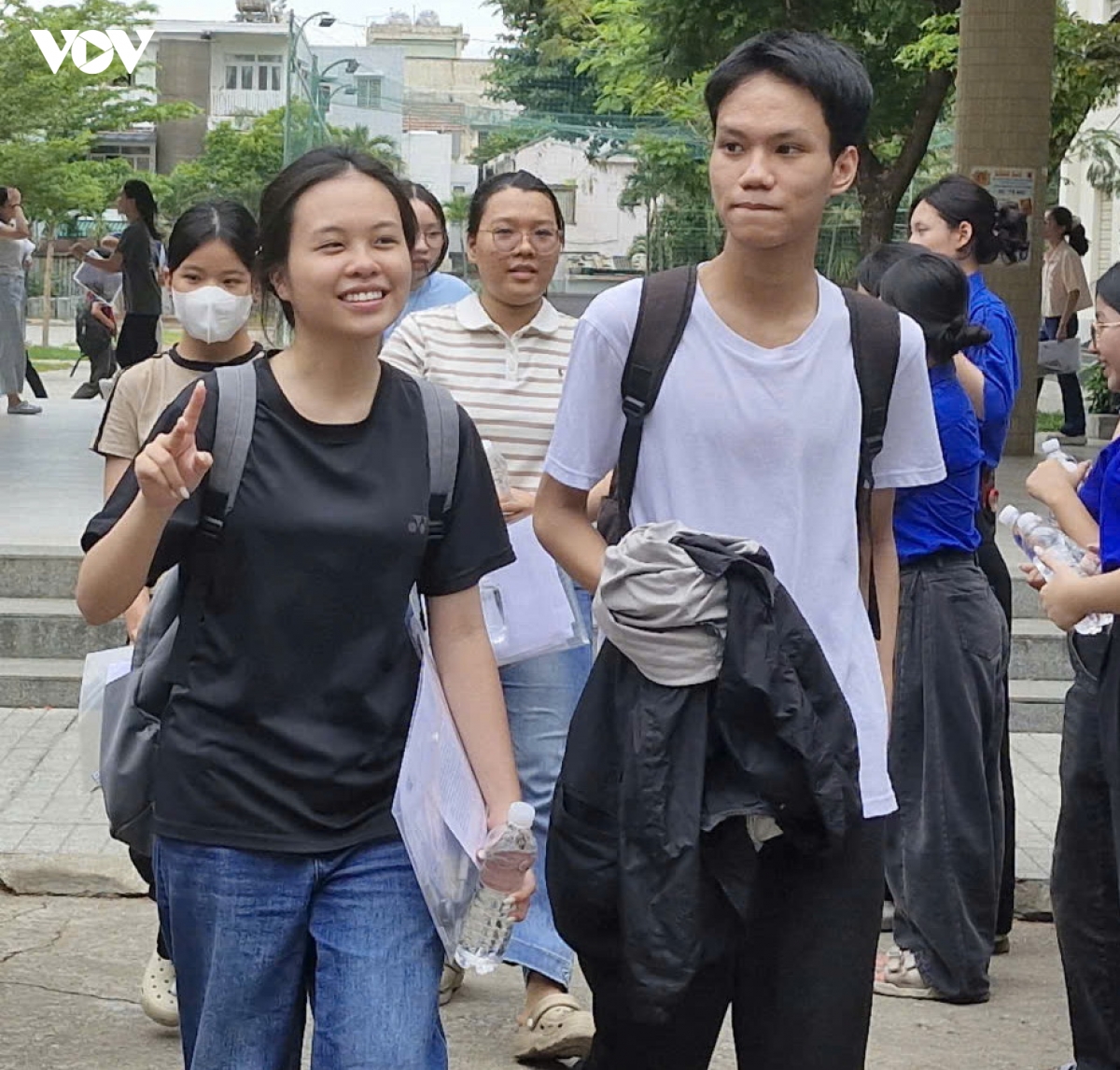 ket_thuc_mon_thi_ngu_van_nhieu_thi_sinh_cho_rang_de_thi_sat_voi_chuong_trinh_on_tap.jpg