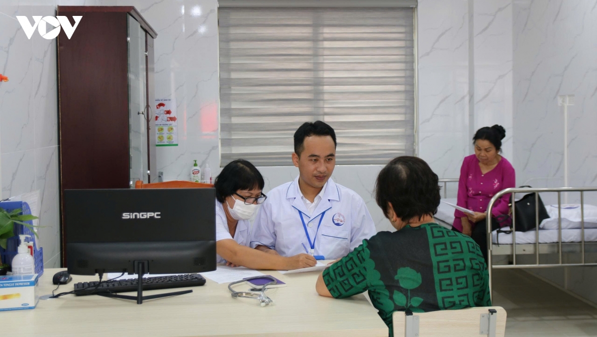 kham_sang_loc_mien_phi_cho_nguoi_dan.jpg