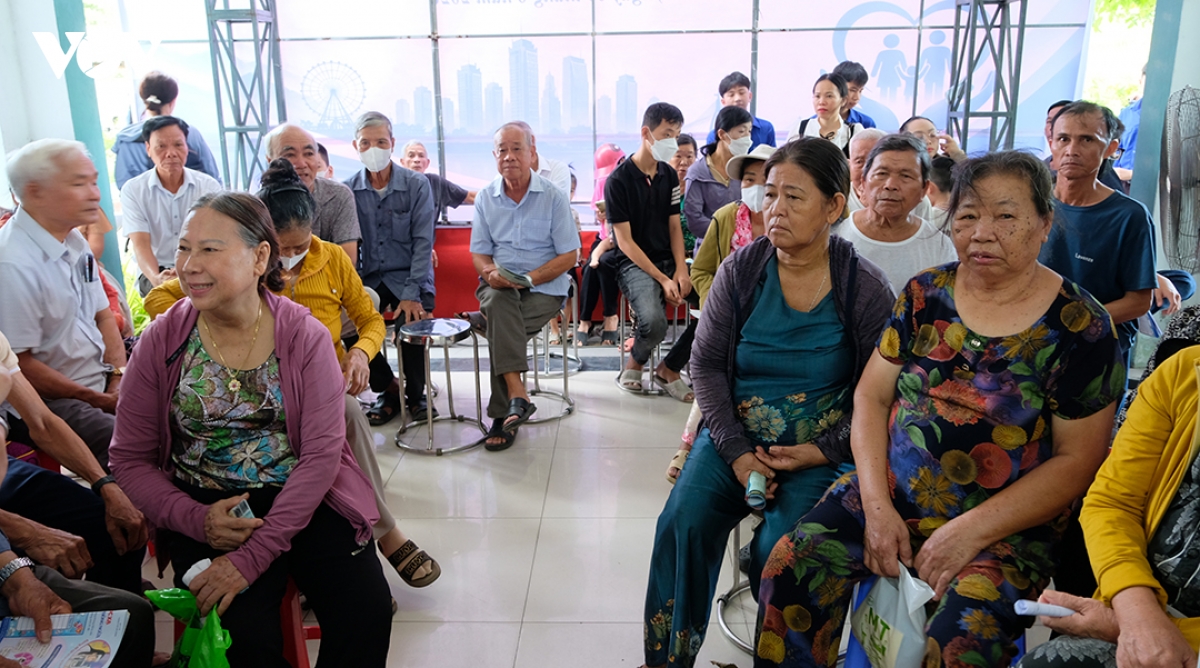 khu_vuc_nguoi_dan_cho_kham_duoc_bo_tri_thuan_loi_mat_me.jpg