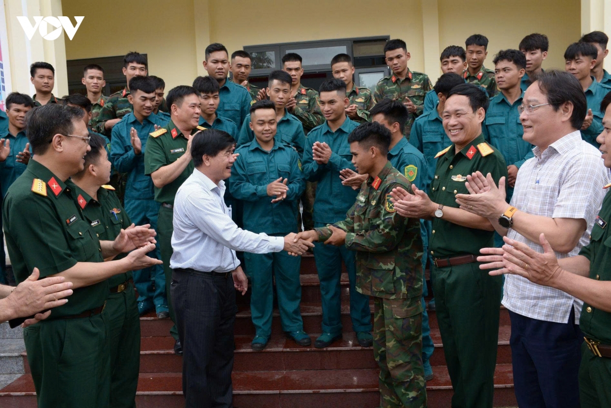 lanh_dao_tinh_dak_lak_dong_vien_luc_luong_tham_gia_ho_tro_xay_dung_truong_hoc_o_vung_bien.jpeg