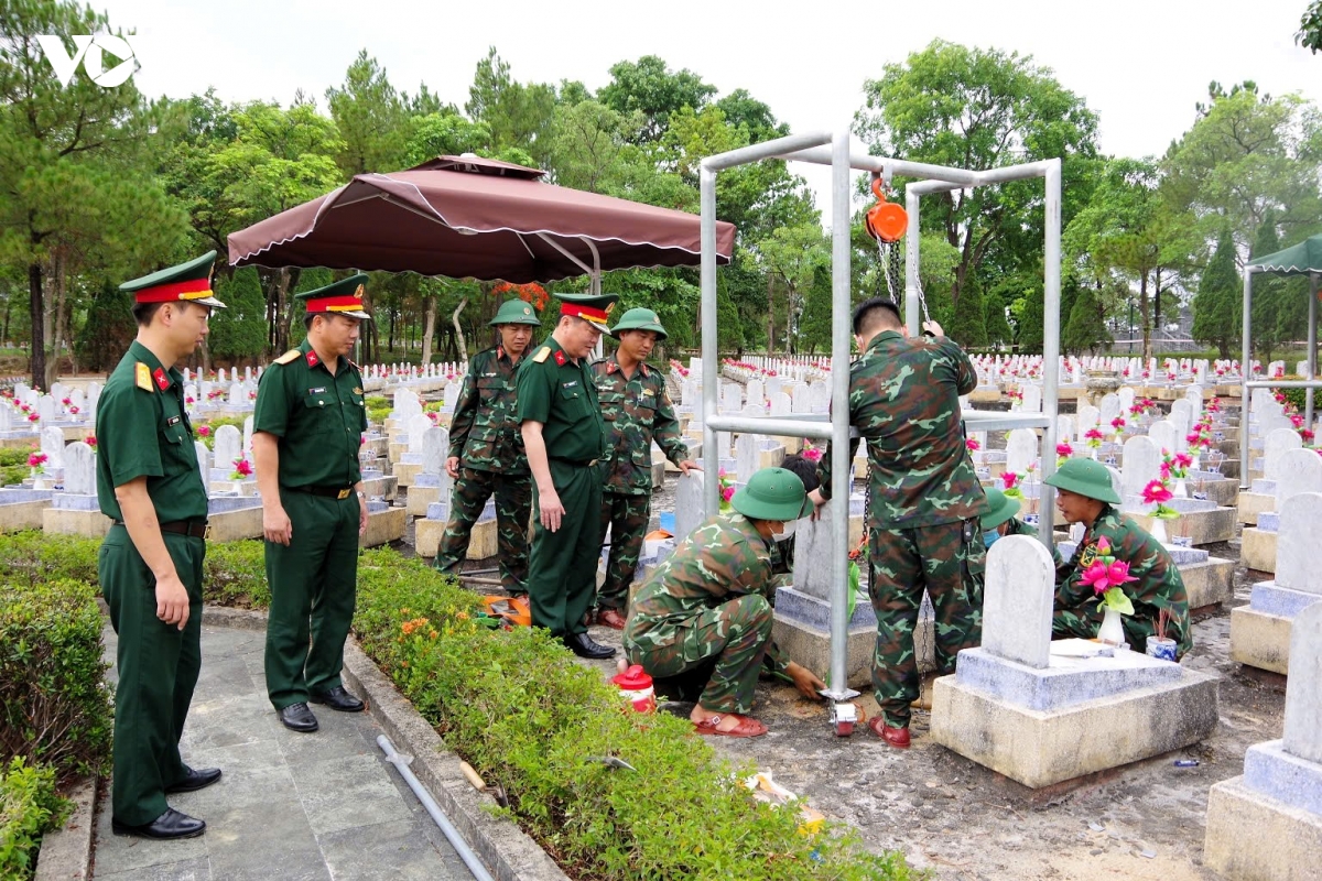 lay_mau_so_hoa_thong_tin_va_ban_giao_mau_hai_cot_liet_si_tai_nghia_trang_liet_si_quoc_gia_duong_9.jpg