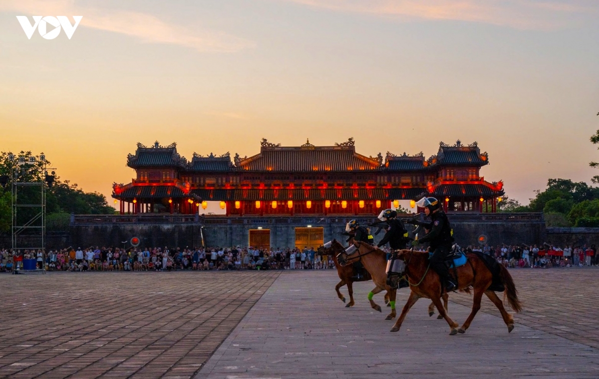 man_bieu_dien_ky_binh_cua_luc_luong_canh_sat_co_dong.jpg