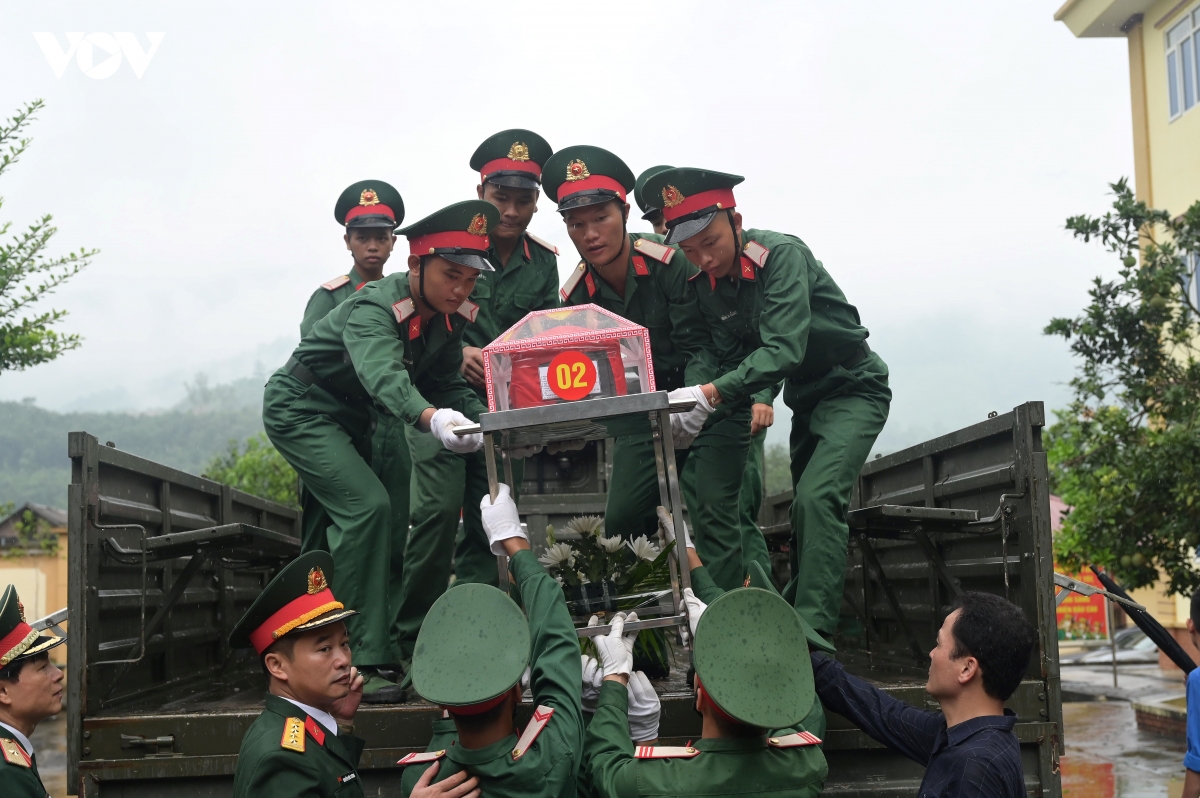 mot_hai_cot_liet_si_duoc_quy_tap_dua_ve_an_tang_tai_xa_bat_xat.jpg