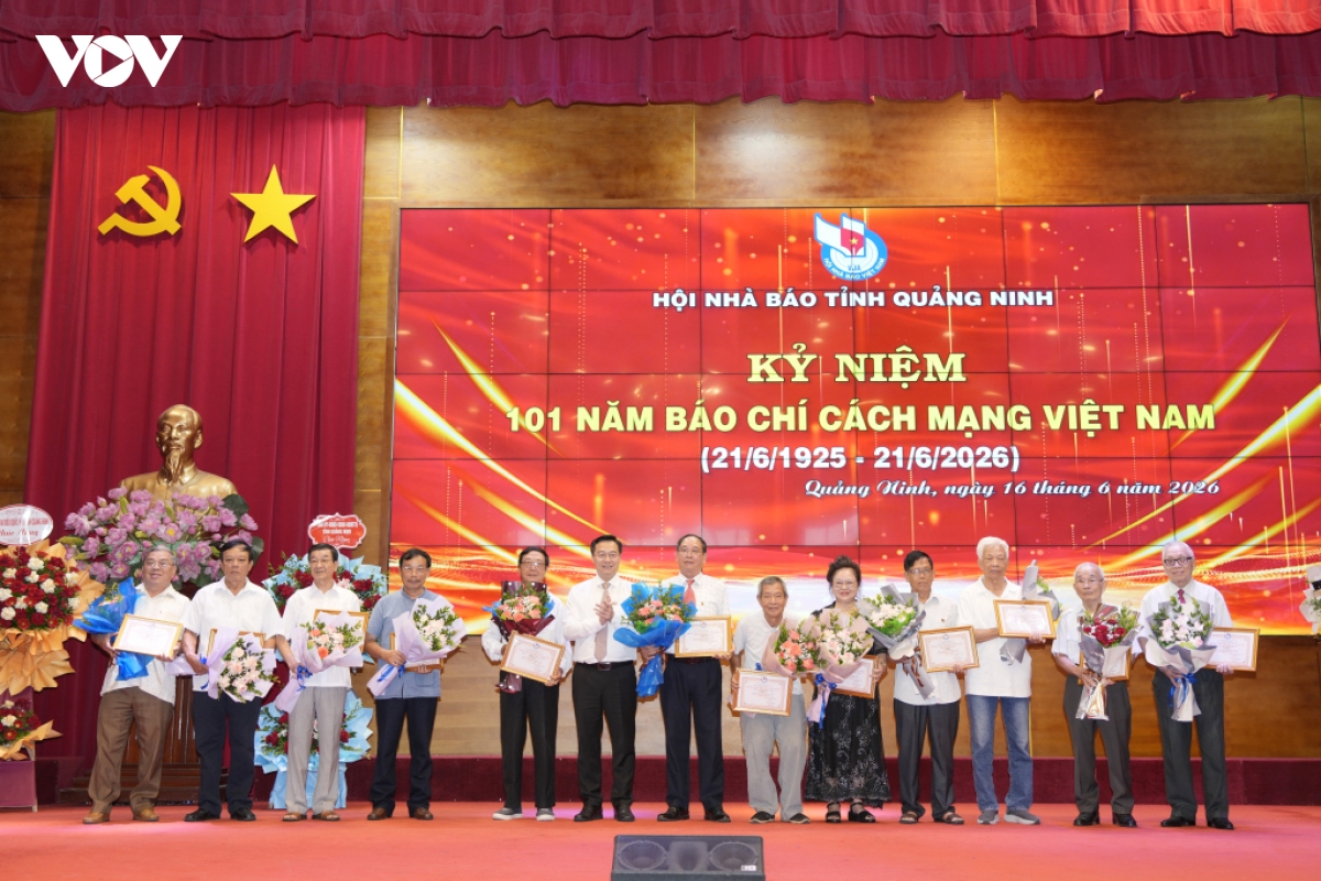 mung_tho_nha_bao_lon_tuoi.jpg