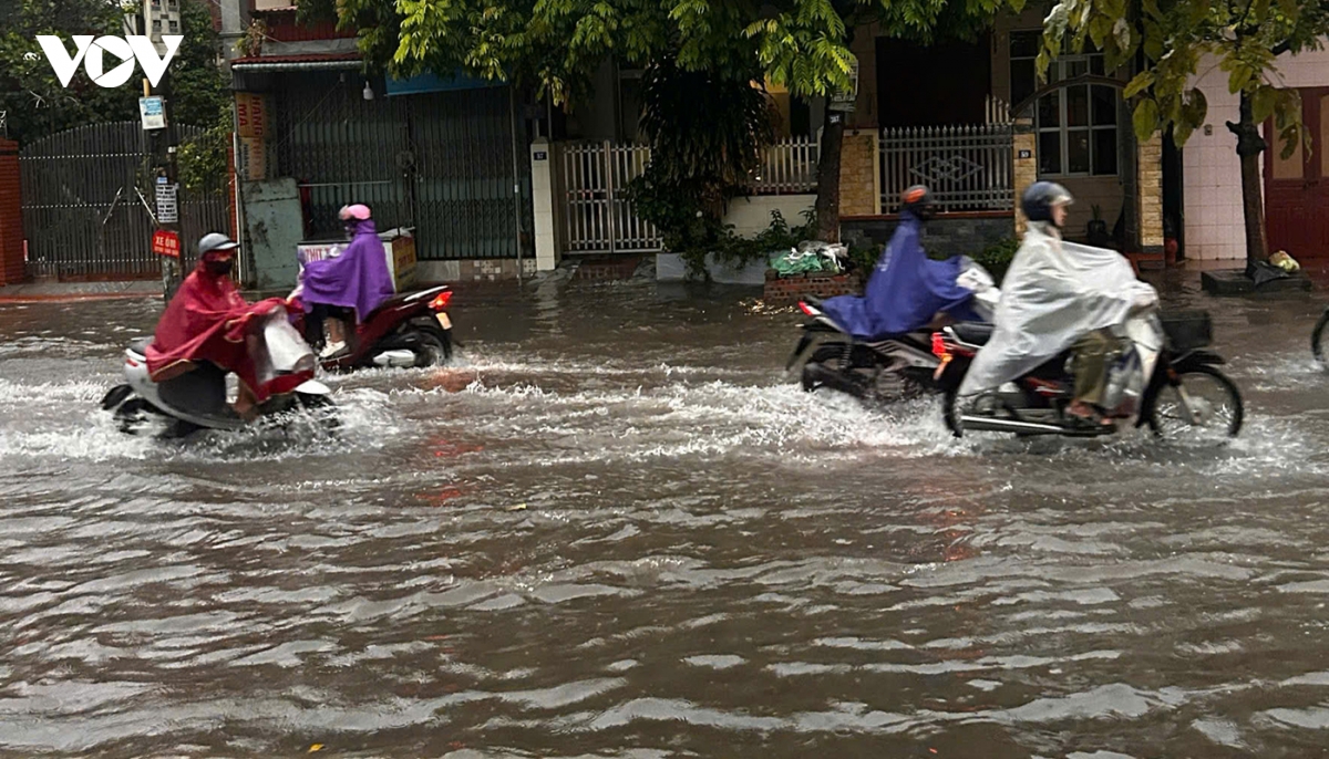 nhieu_khu_vuc_ngoai_thanh_hai_phong_cung_ngap_sau.jpg