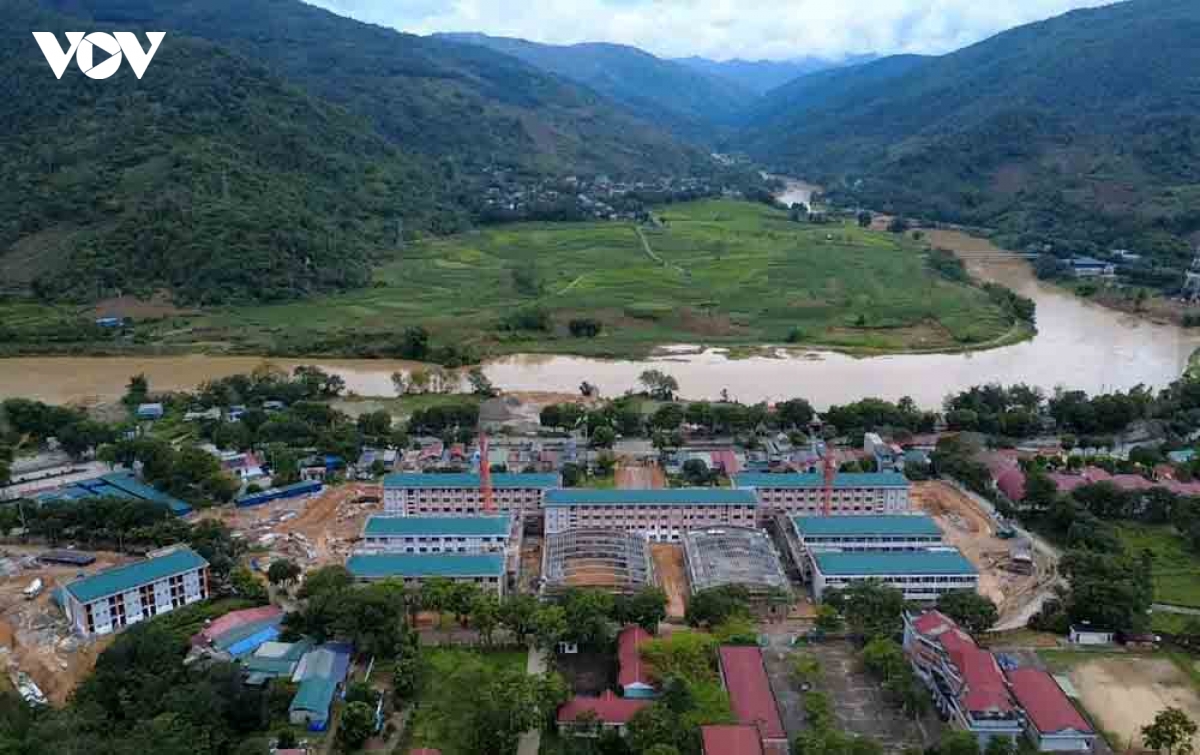 nhung_ngoi_truong_noi_tru_lien_cap_khoi_cong_nam_2025_o_bien_gioi_lai_chau_dang_duoc_gap_rut_hoan_thanh.jpg